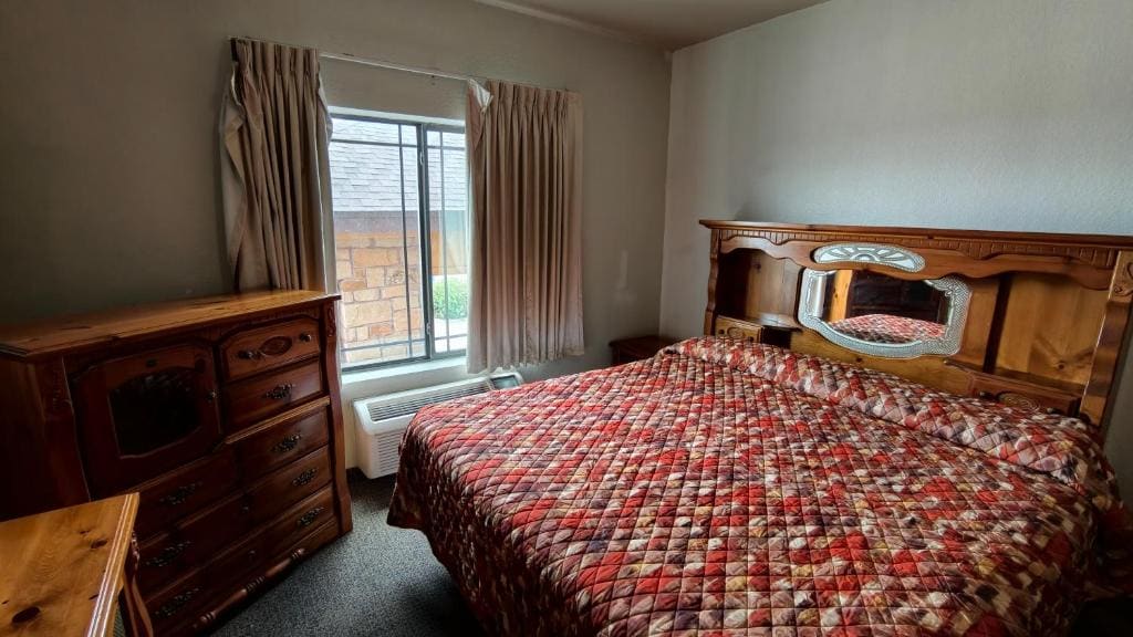 King Suite room - Image 3