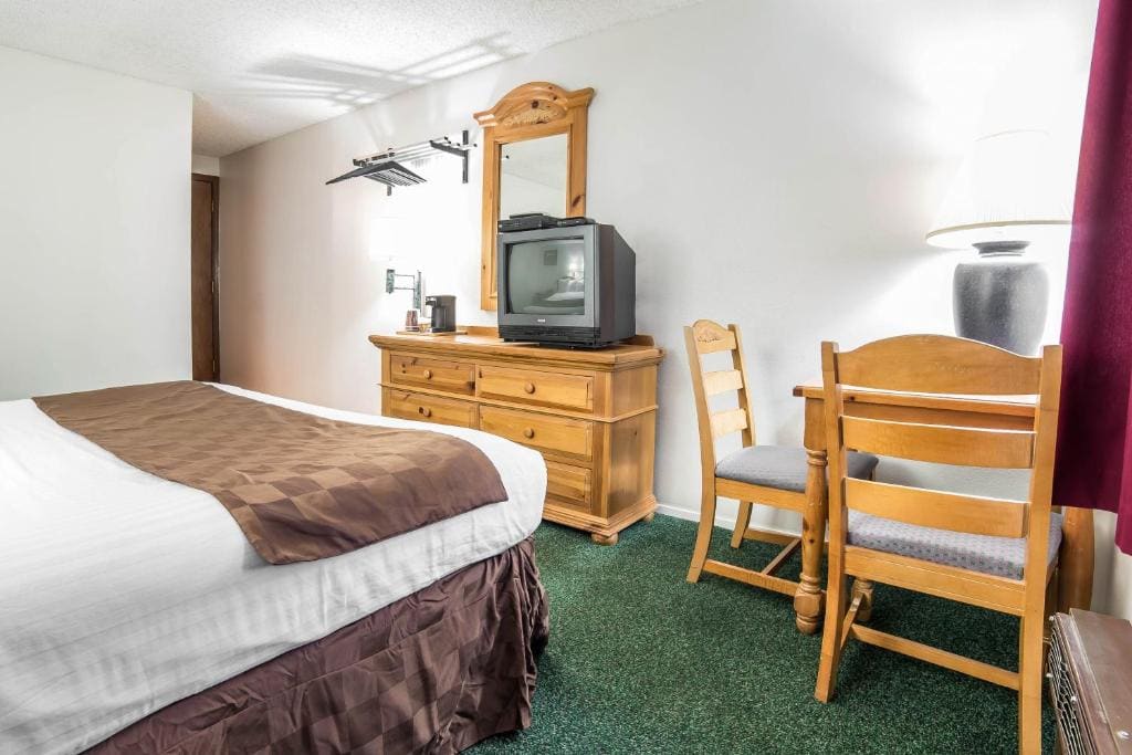 King Room - Non-Smoking room - Image 1