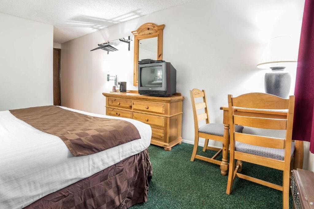 Standard Double Room with Two Double Beds - Non Smoking room - Image 3