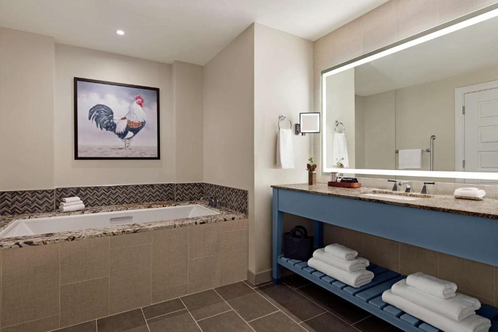 One-Bedroom Presidential Suite room - Image 3
