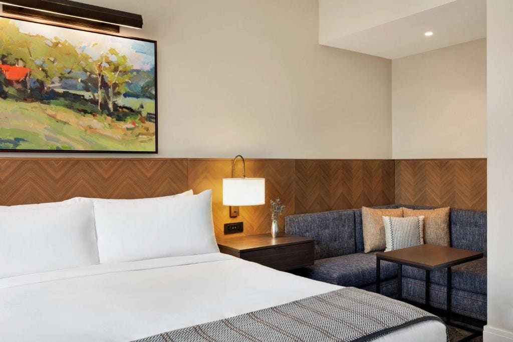 King Room with Balcony room - Image 3