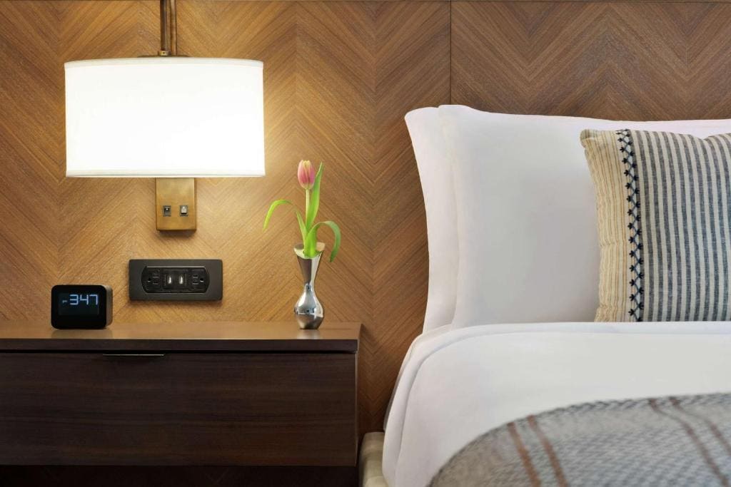 Corner King Room with Balcony room - Image 3