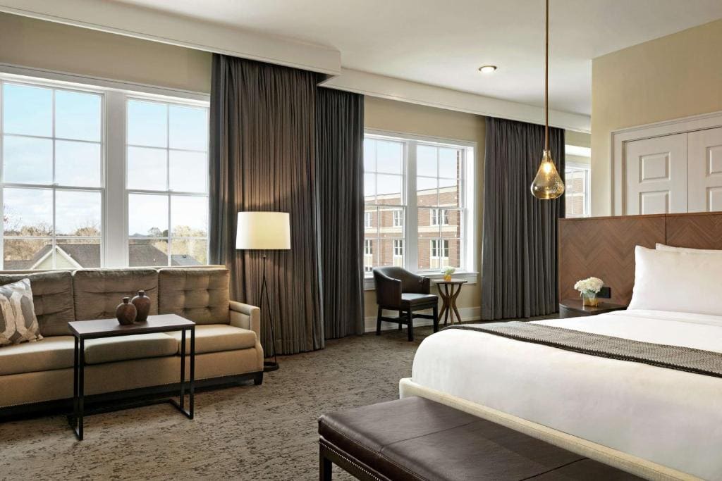 One-Bedroom Junior King Suite room - Image 2