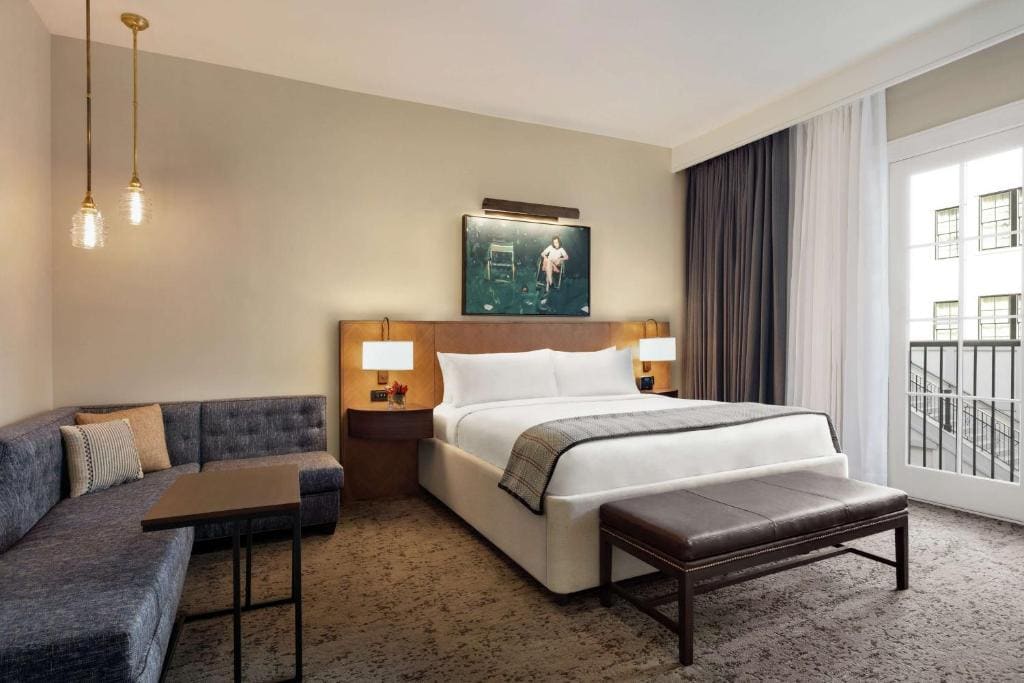 One-Bedroom Junior King Suite room - Image 1