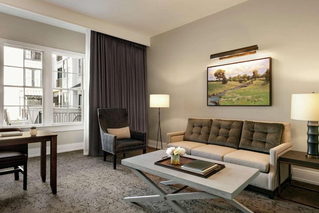 One-Bedroom Presidential Suite room - Image 2