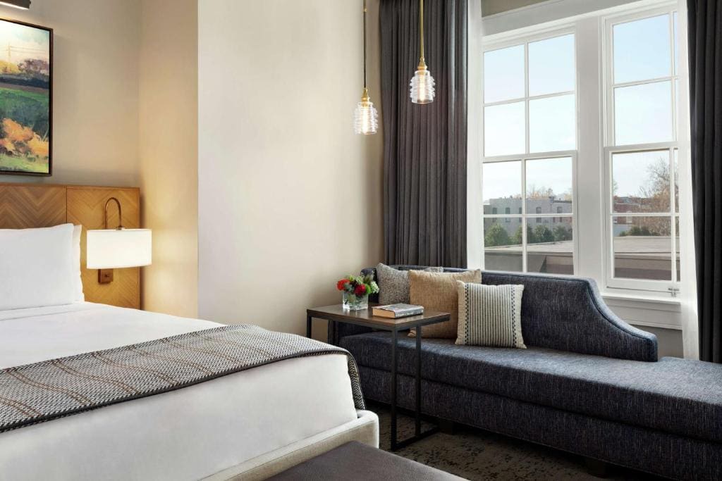 Queen Room with Two Queen Beds and Bath Tub - Mobility Access room - Image 2