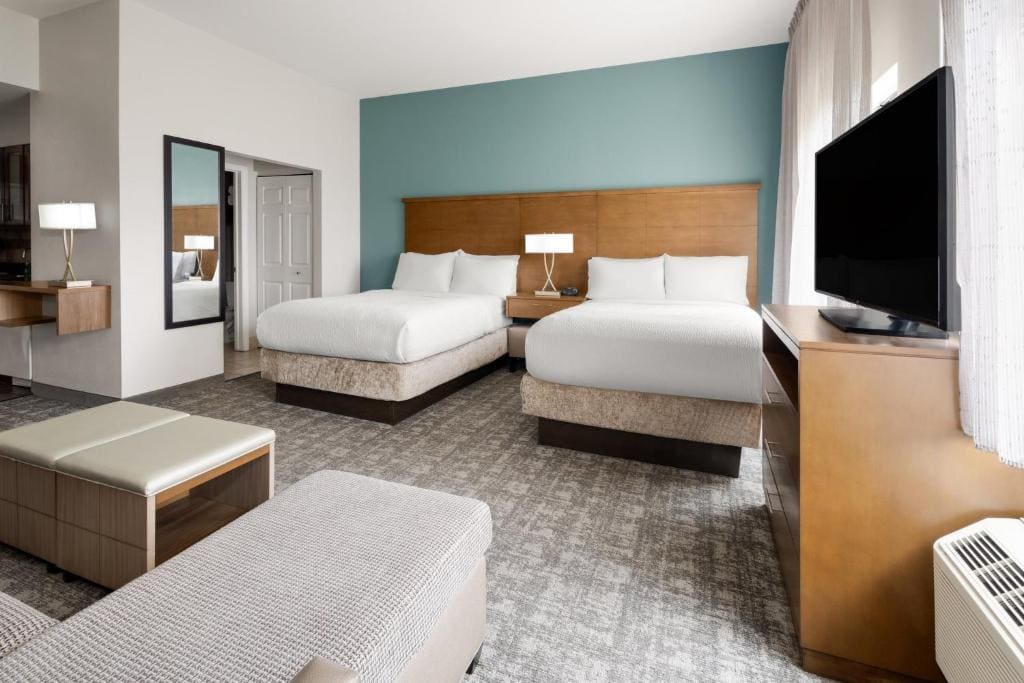 Studio Suite with Two Double Beds room - Image 1