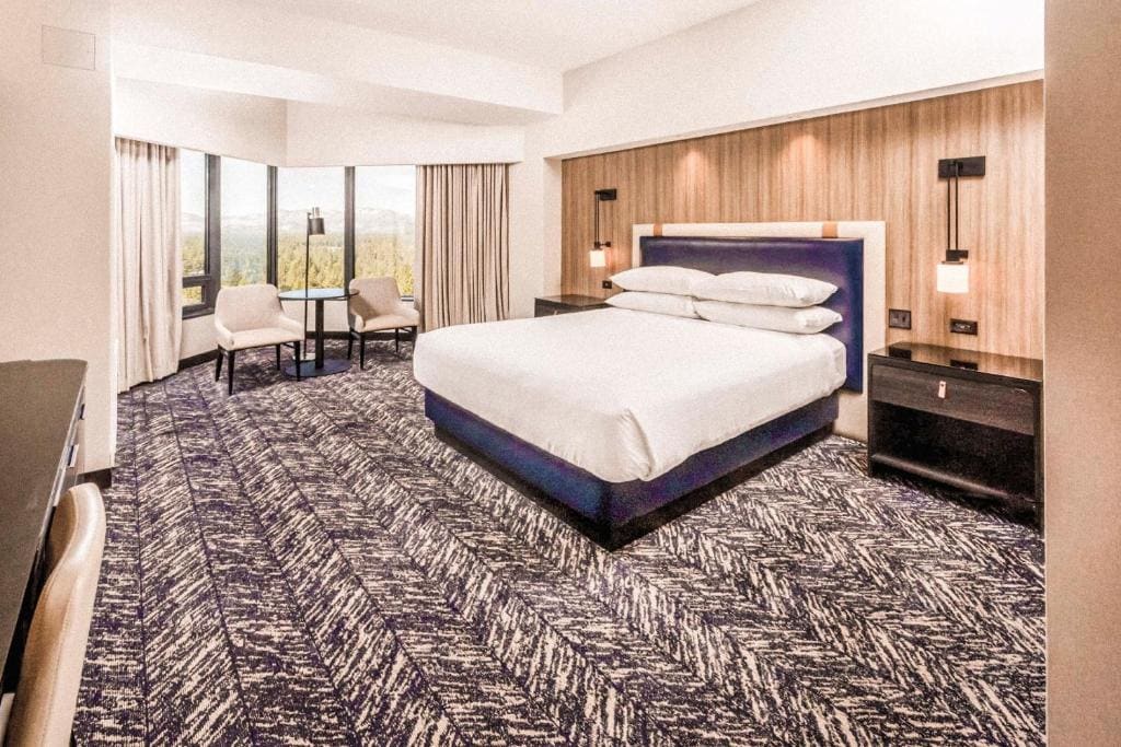Romulus View Room, 1 King room - Image 1