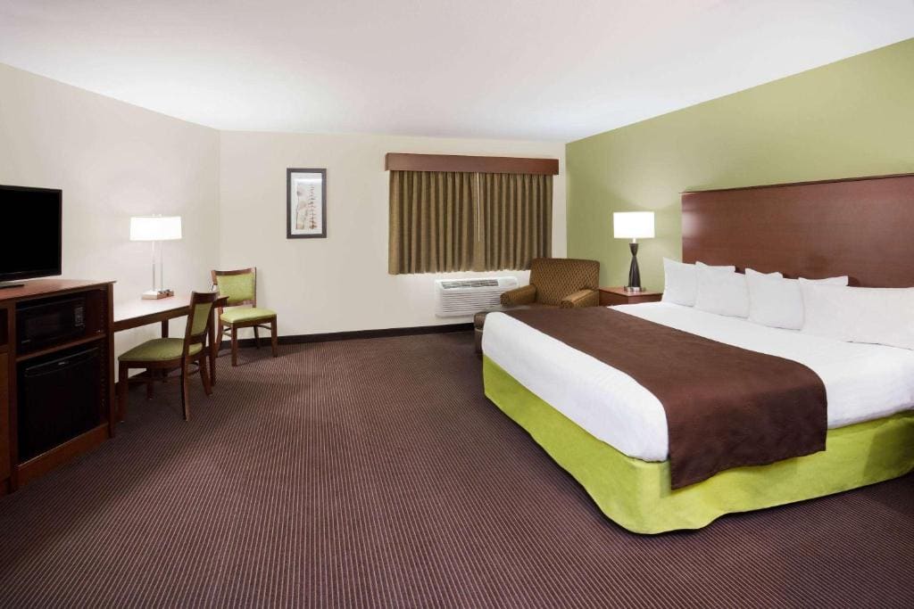 King Room - Non-Smoking room - Image 2