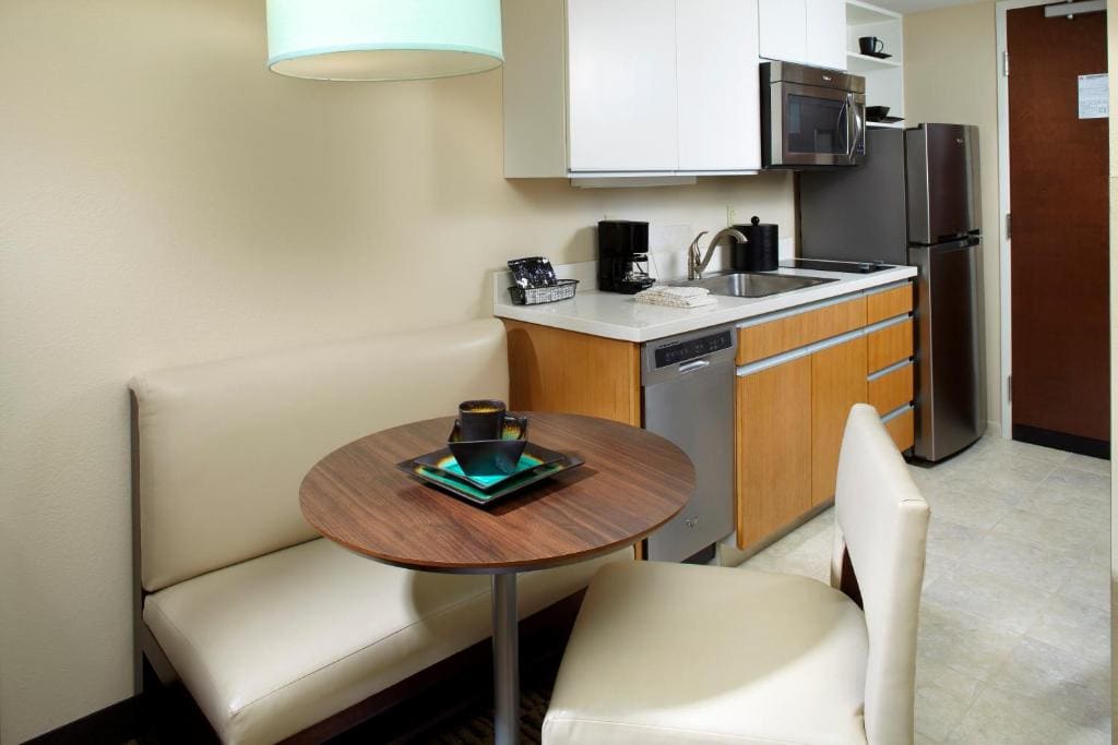 King Suite- Non-Smoking room - Image 2