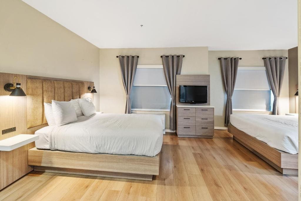 Deluxe Suite room - Image 3