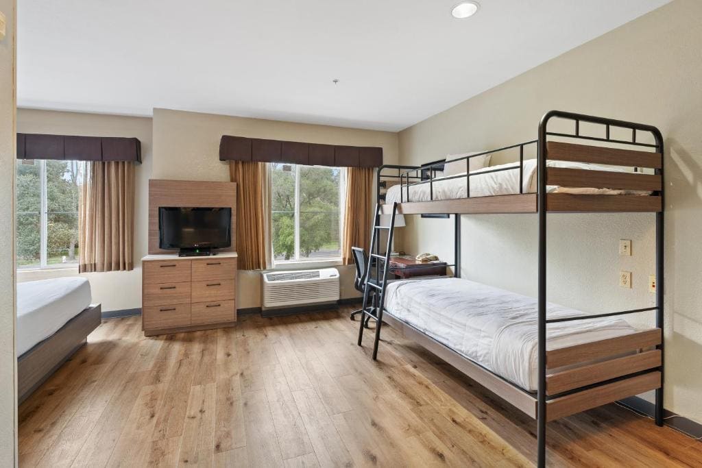 Family Suite with Bunk Bed - Non-Smoking room - Image 2