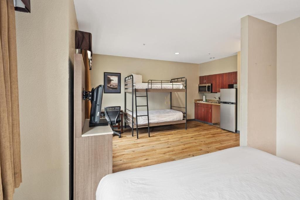 Family Suite with Bunk Bed - Non-Smoking room - Image 3