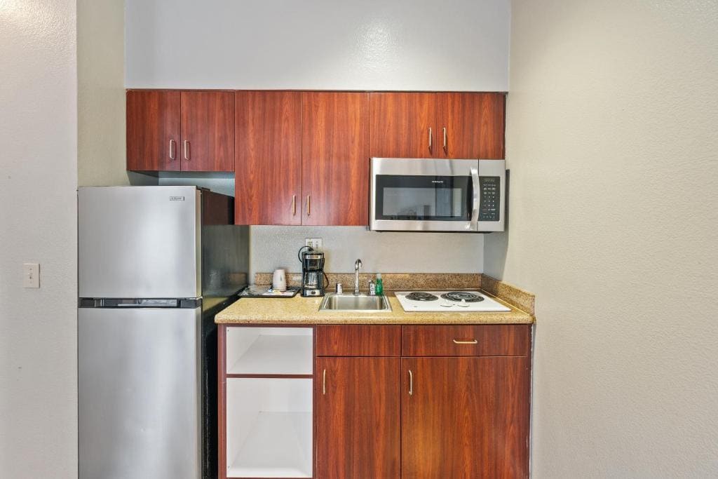 Studio King Suite with Sofa Bed - Non-Smoking room - Image 2
