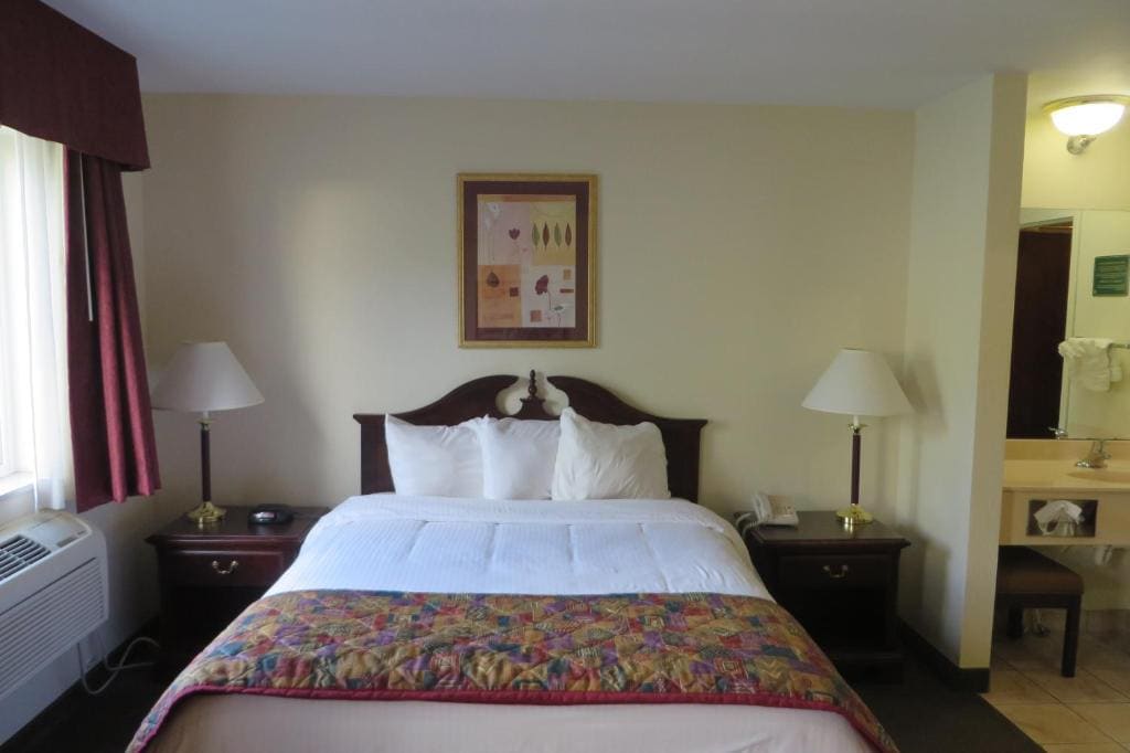 Deluxe Queen Studio with Two Queen Beds - Non-Smoking room - Image 2