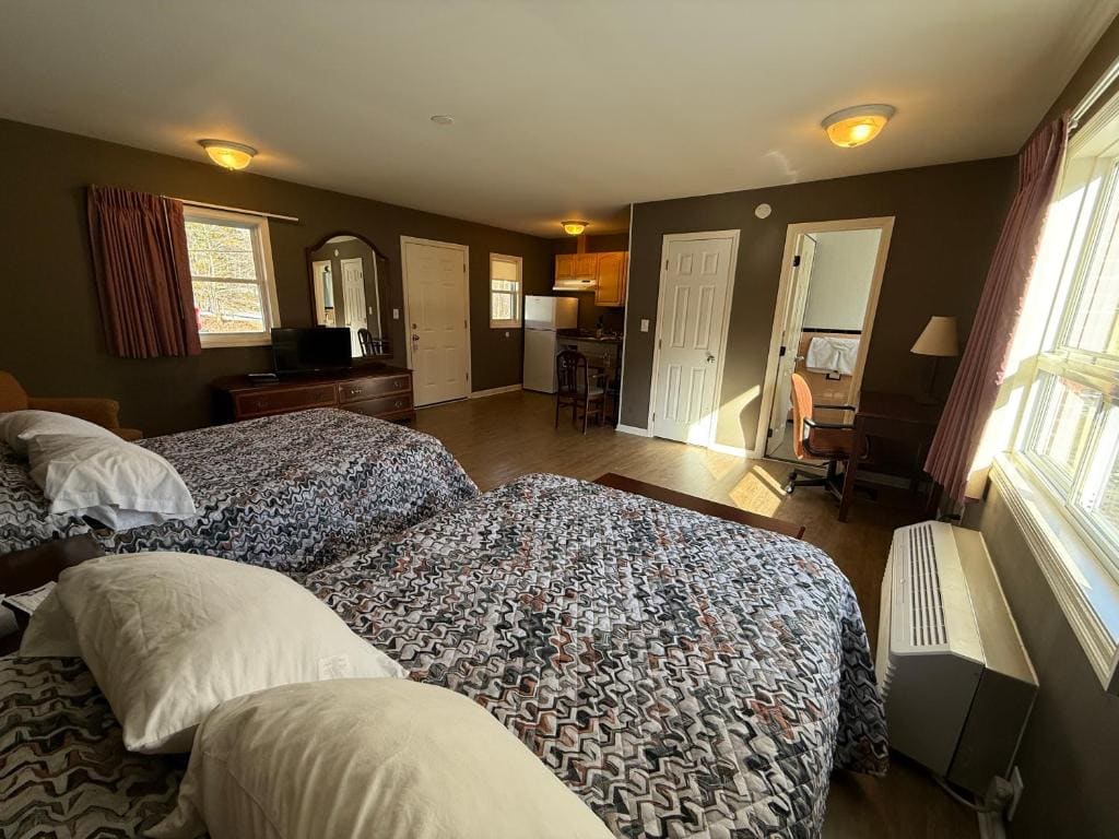 Two Double Beds with Kitchen room - Image 3