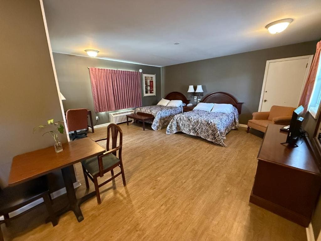Two Double Beds with Kitchen room - Image 2