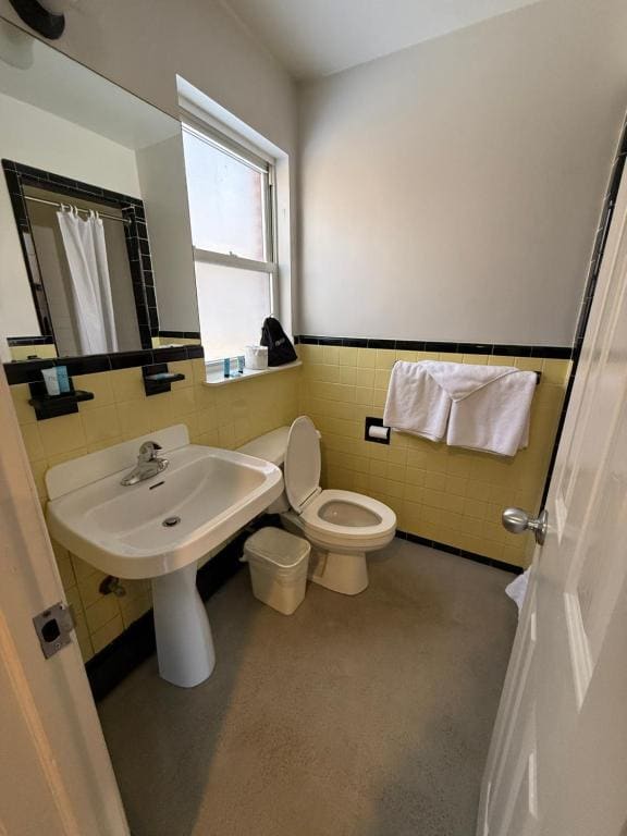 Double Room with Two Double Beds room - Image 3