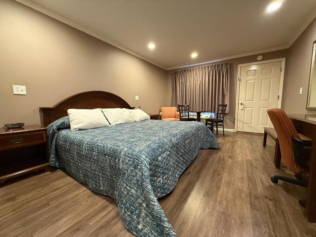 Standard King Room room - Image 3