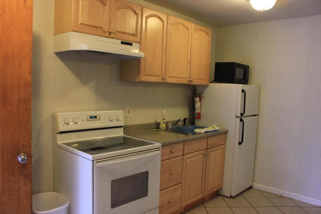 Two Double Beds with Kitchen room - Image 1