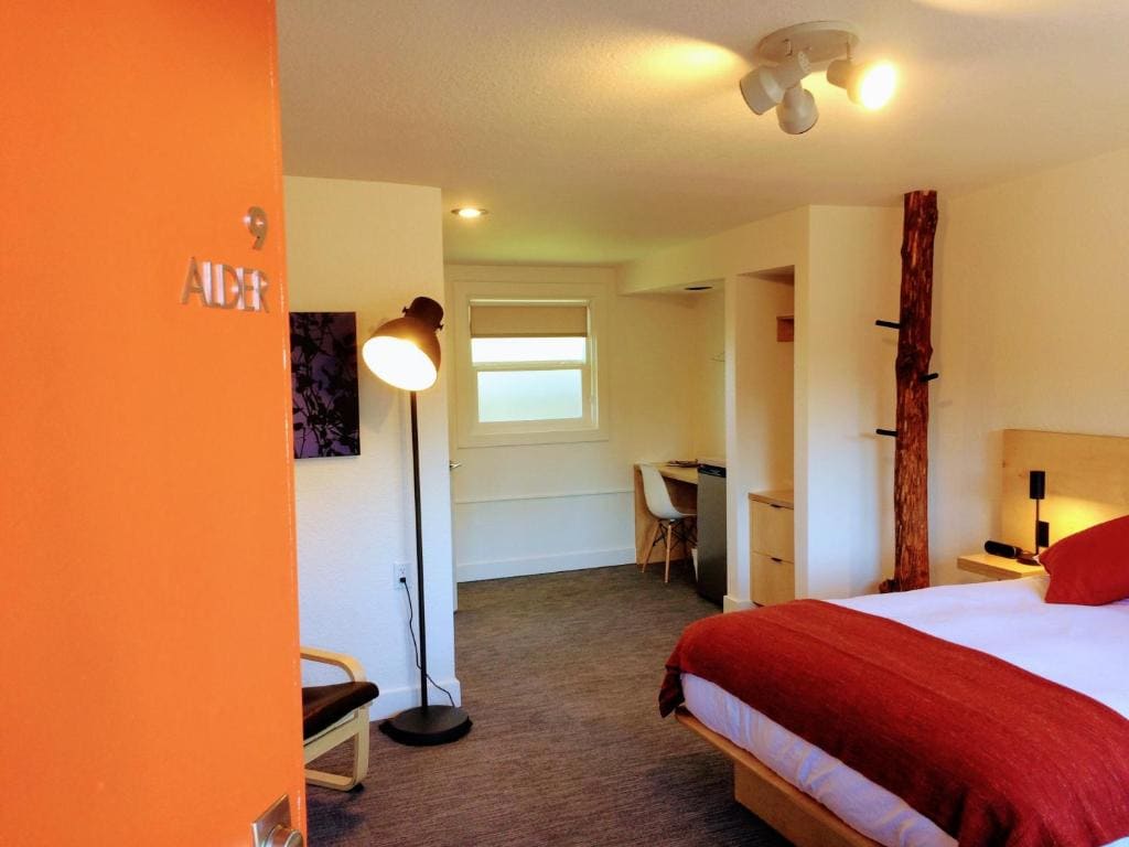 Maple Superior Queen Room room - Image 3