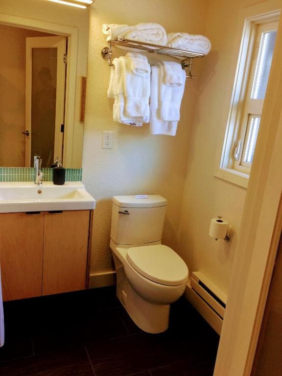 Cascades Deluxe Queen Studio room - Image 2