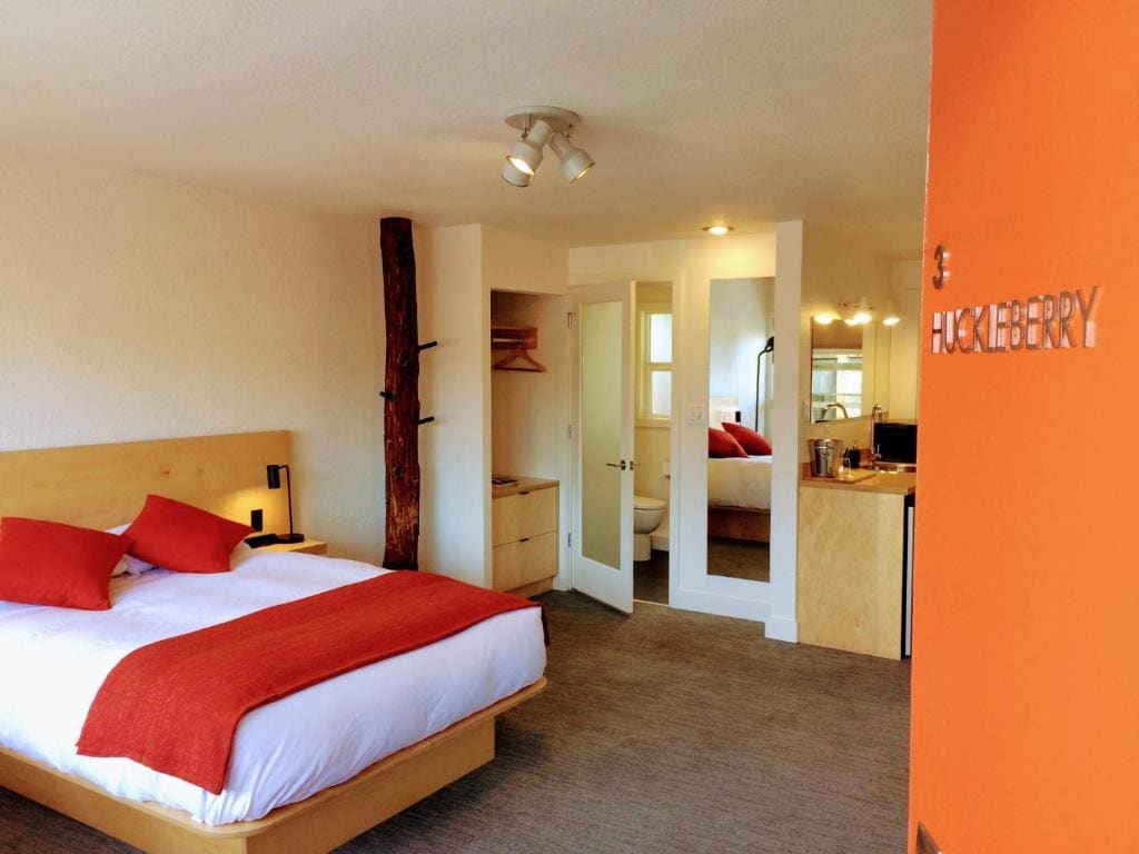 Flora King Room room - Image 2