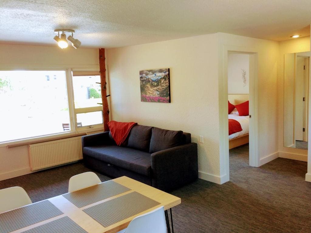 Cascades Deluxe Queen Studio room - Image 1