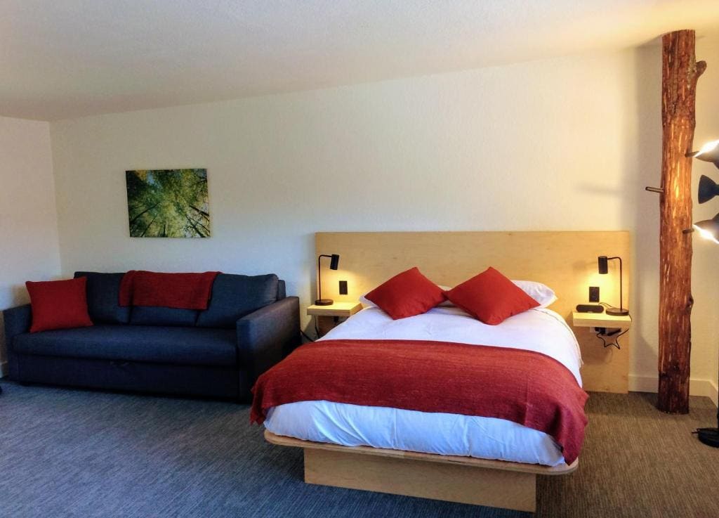 Maple Superior Queen Room room - Image 2