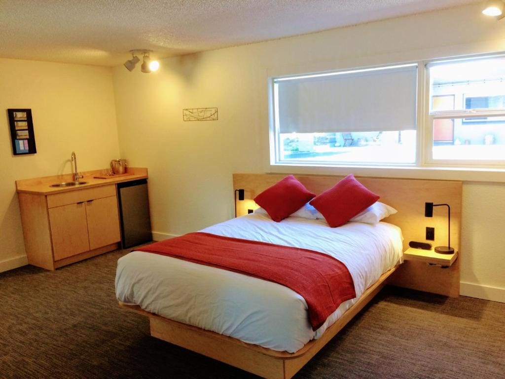 Mt Baker Queen Suite room - Image 1