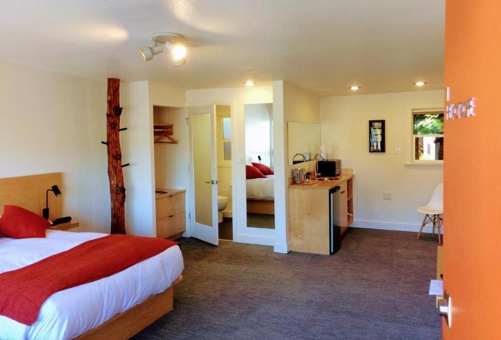 Flora King Room room - Image 3