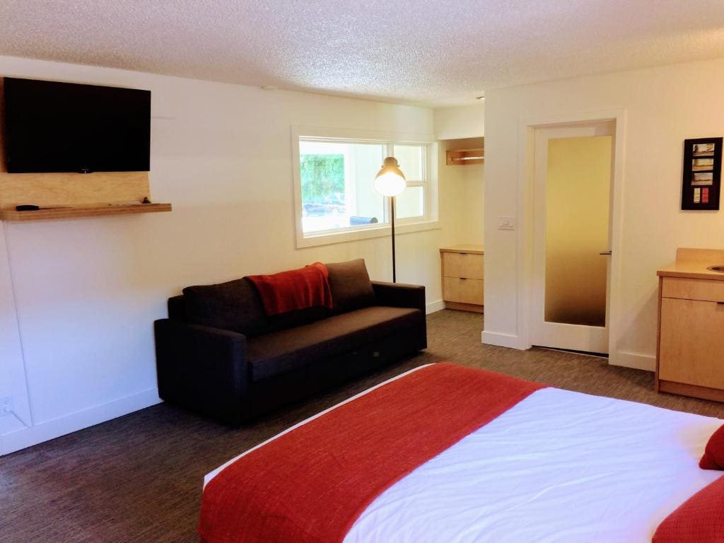 Mt Baker Queen Suite room - Image 3