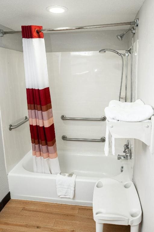 Superior King Room Disability Access Smoke Free room - Image 3