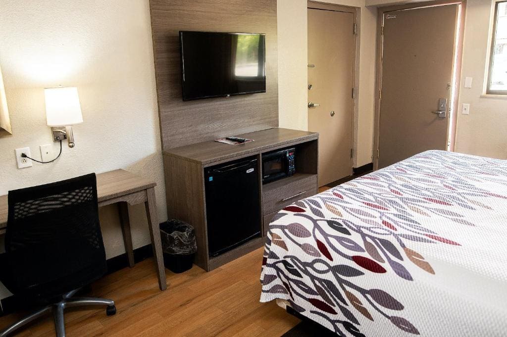 Deluxe King Room Smoke Free room - Image 3