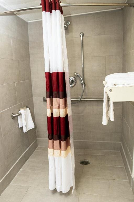 Superior King Room Disability Access Roll-In Shower Smoke Free room - Image 1