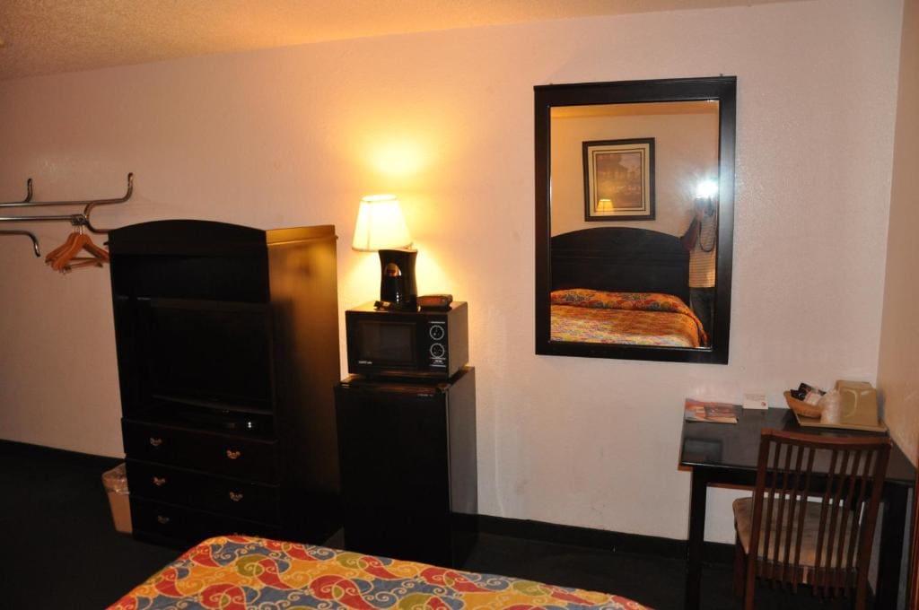 Double Room with Two Double Beds room - Image 3