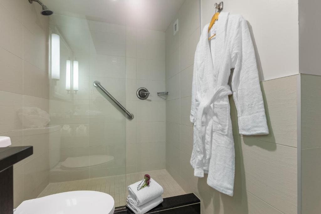 Suite with Hot Tub room - Image 3