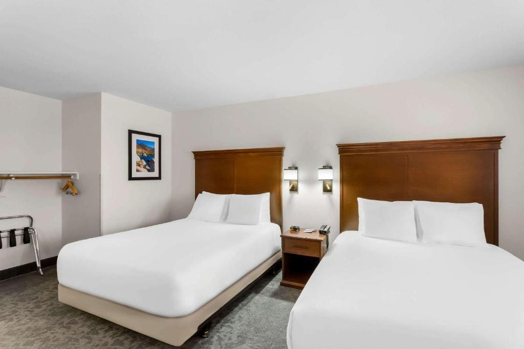 Queen Room with Two Queen Beds - Accessible/Non Smoking room - Image 1