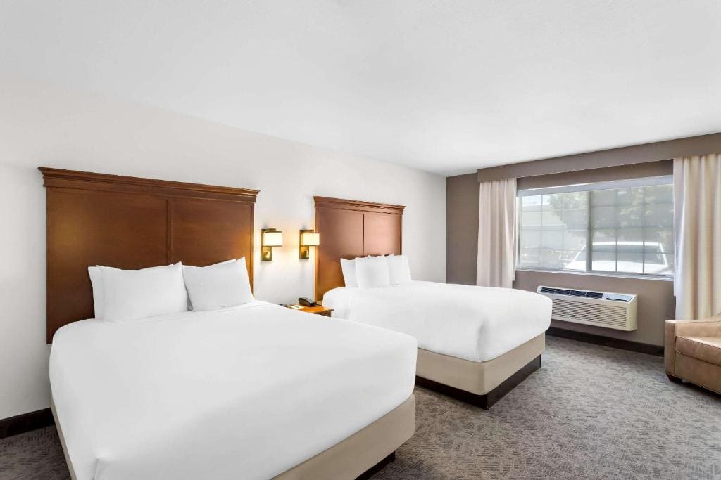 Standard Queen Room with Two Queen Beds - Non Smoking room - Image 1