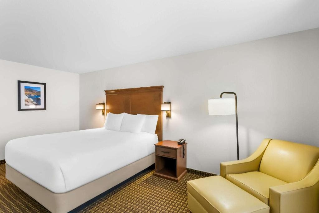 King Suite - Non Smoking room - Image 2