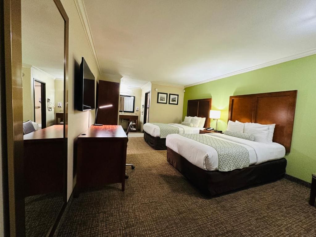 Room with Two Double Beds - Non Smoking room - Image 1