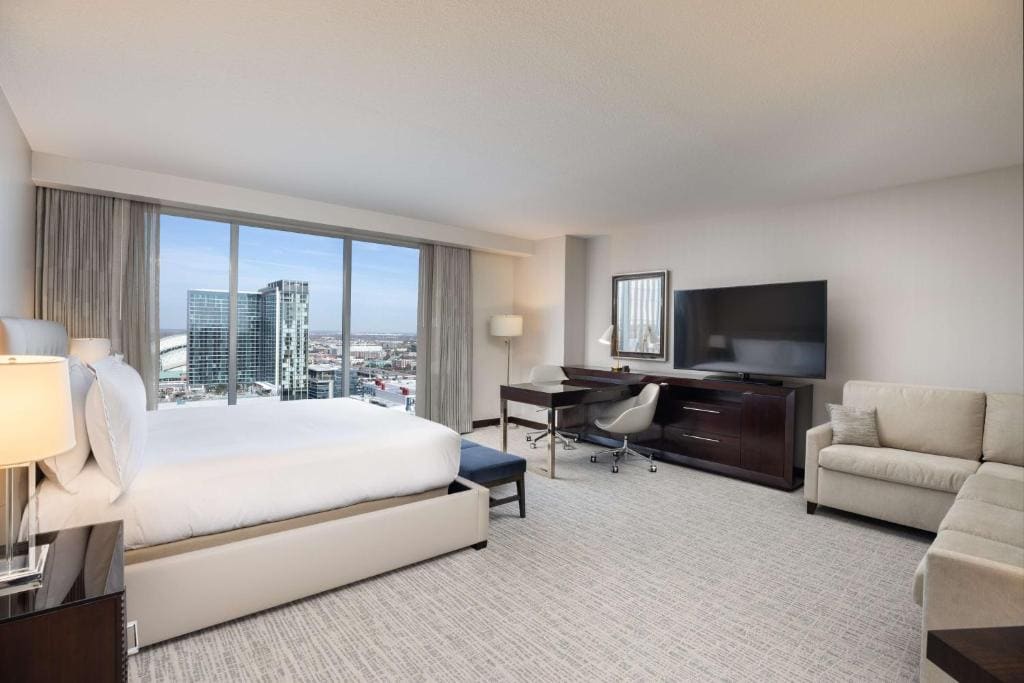 One-Bedroom King Suite room - Image 2
