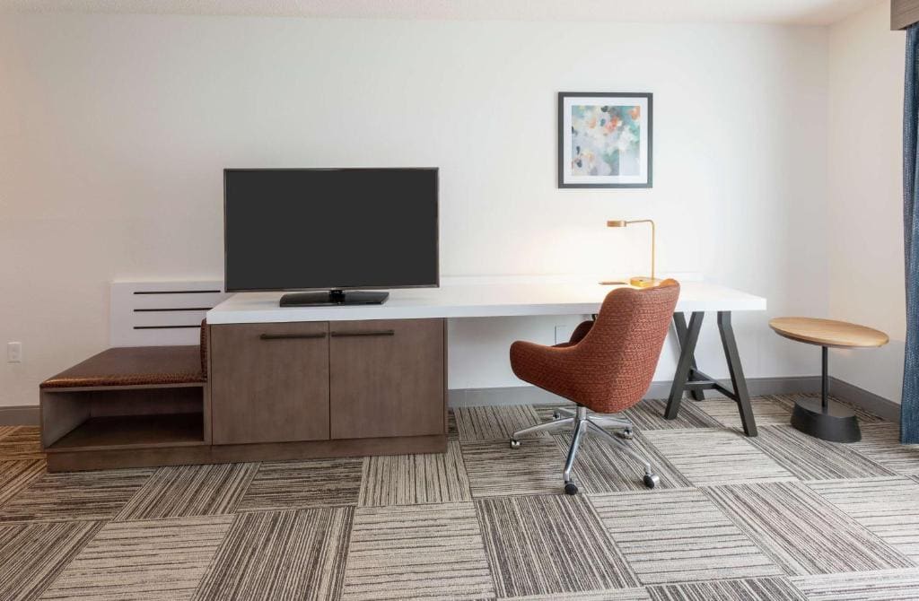 King Room with Sofa Bed - Non-Smoking room - Image 2