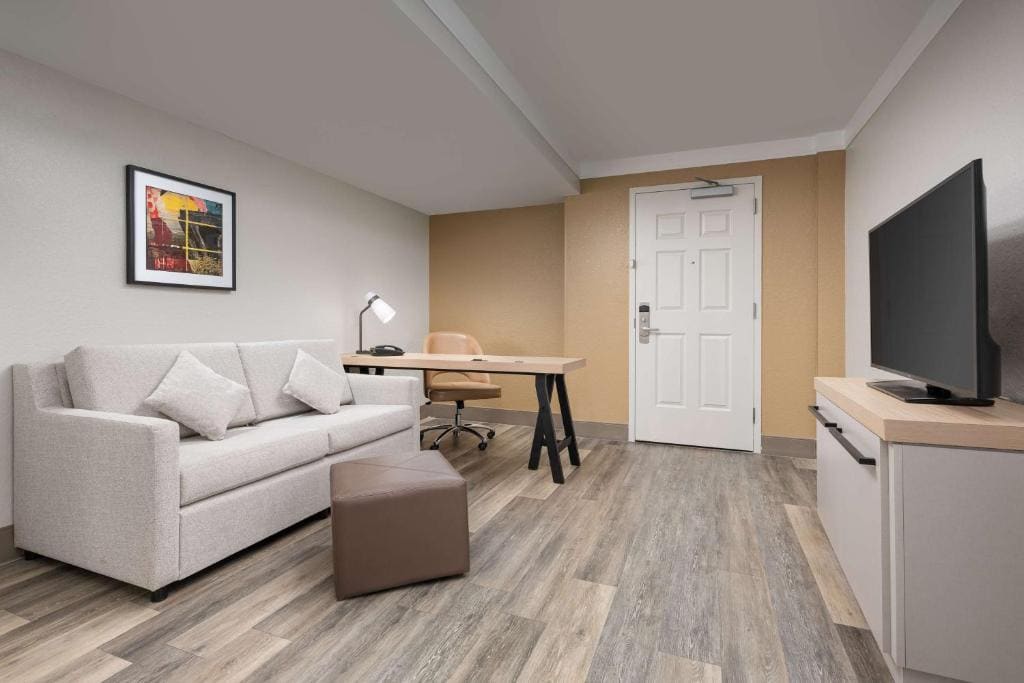 Junior King Suite - Non-Smoking room - Image 3