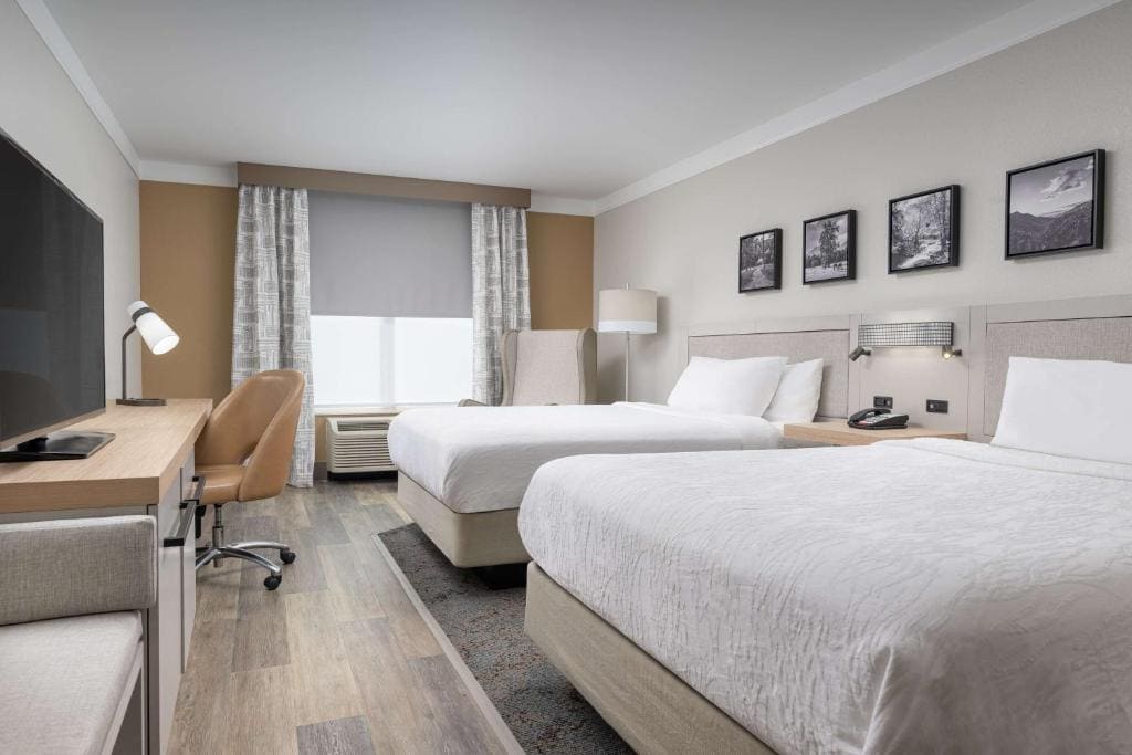 Room with Two Queen Beds - Non-Smoking room - Image 1