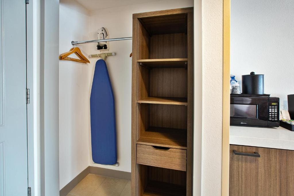 King Room - Non-Smoking room - Image 3