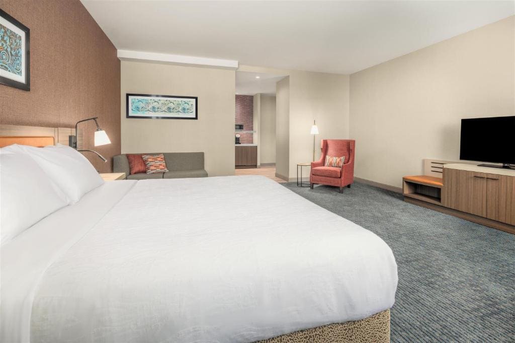 Deluxe King Room with City View room - Image 1