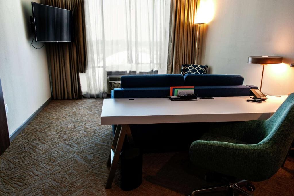 One-Bedroom King Suite room - Image 2