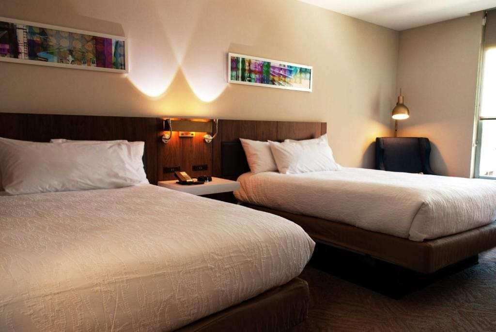 Queen Room with Two Queen Beds - Hearing Access room - Image 2