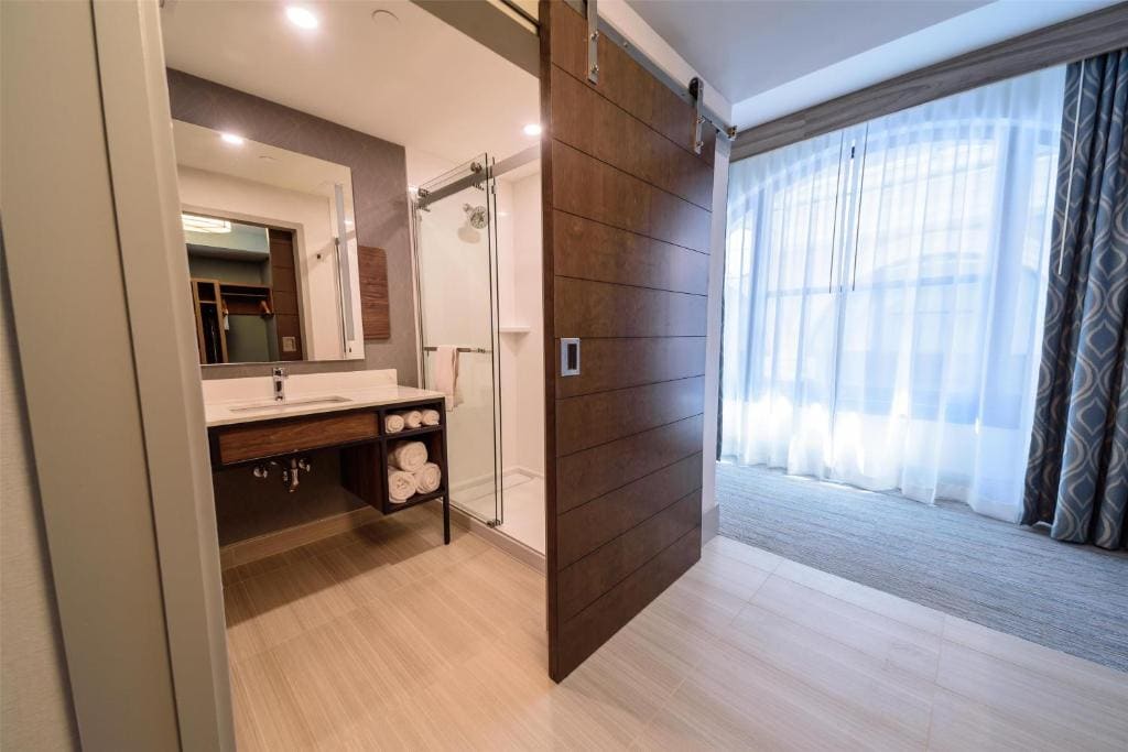 Queen Room with Two Queen Beds - Arcade View room - Image 3